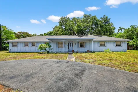 6581 Hillside Lane Lake Worth FL 33462