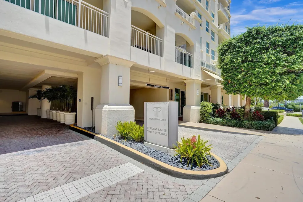 99 SE Mizner Boulevard Boca Raton FL 33432