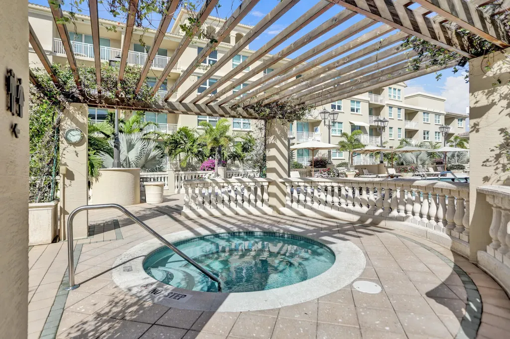99 SE Mizner Boulevard Boca Raton FL 33432