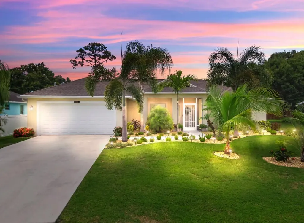 568 NW Colonial Street Port St Lucie FL 34983