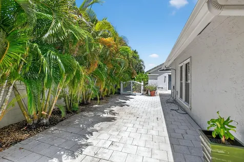 7681 NE Morningside Terrace Boca Raton FL 33487