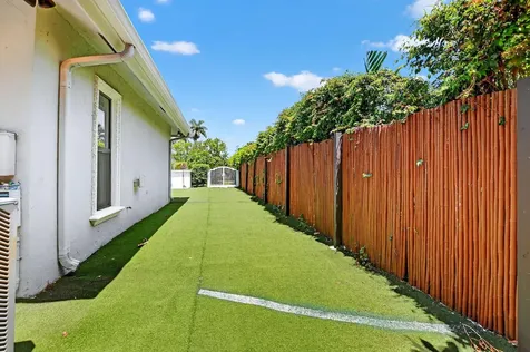 7681 NE Morningside Terrace Boca Raton FL 33487