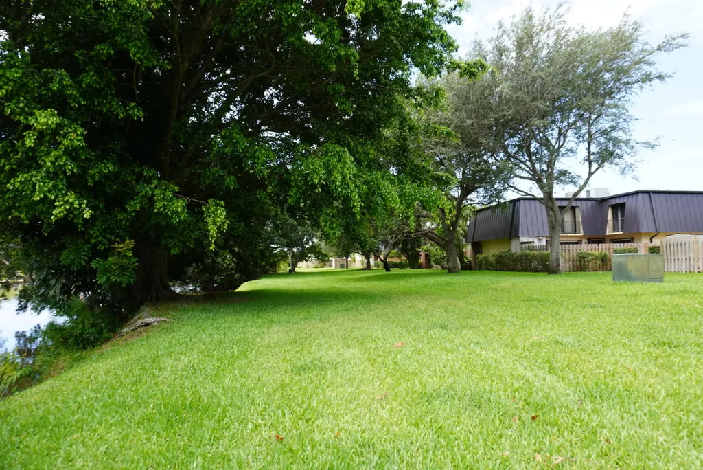 2407 Waterside Drive Lake Worth FL 33461