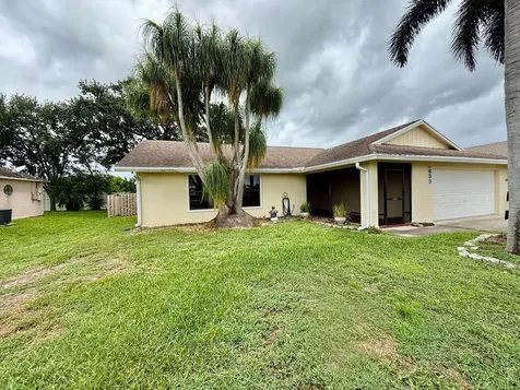 633 SW Gailbreath Avenue Port St Lucie FL 34953