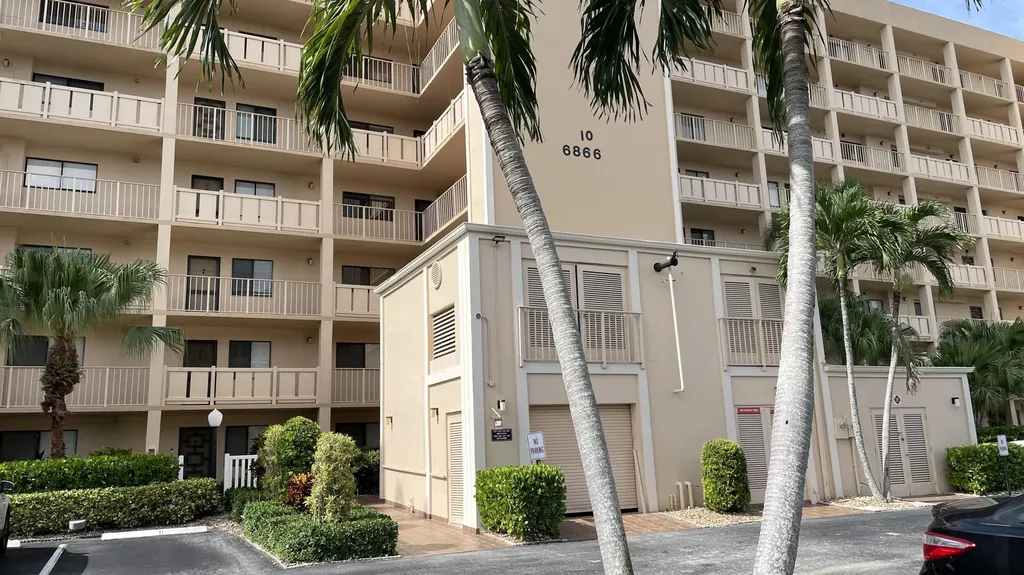 6866 Huntington Lane Delray Beach FL 33446