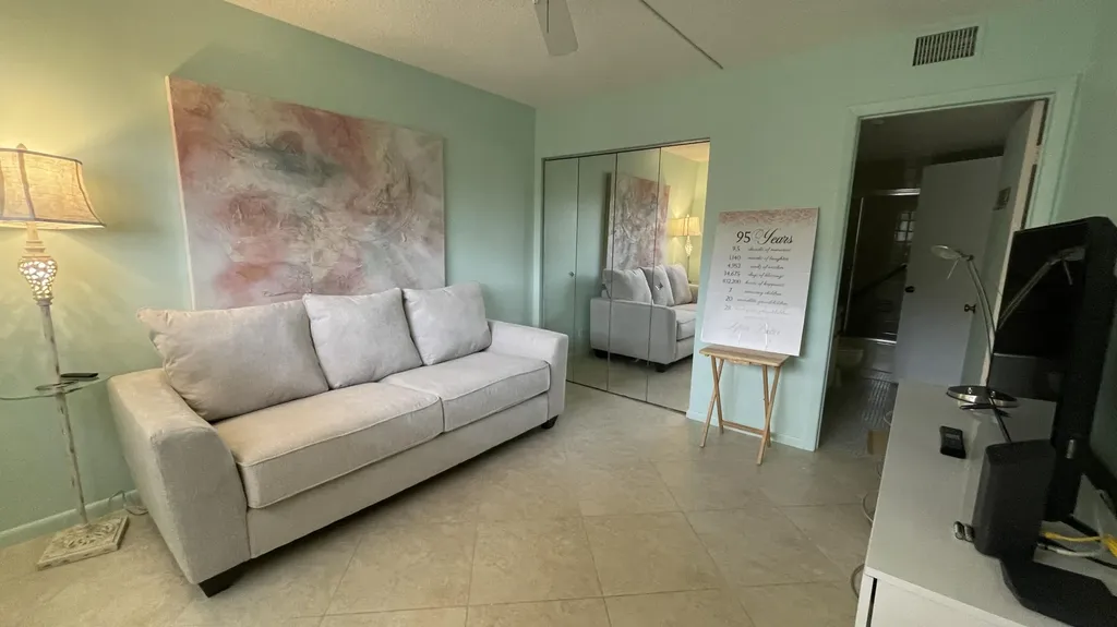 6866 Huntington Lane Delray Beach FL 33446