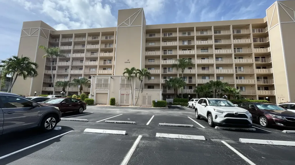 6866 Huntington Lane Delray Beach FL 33446