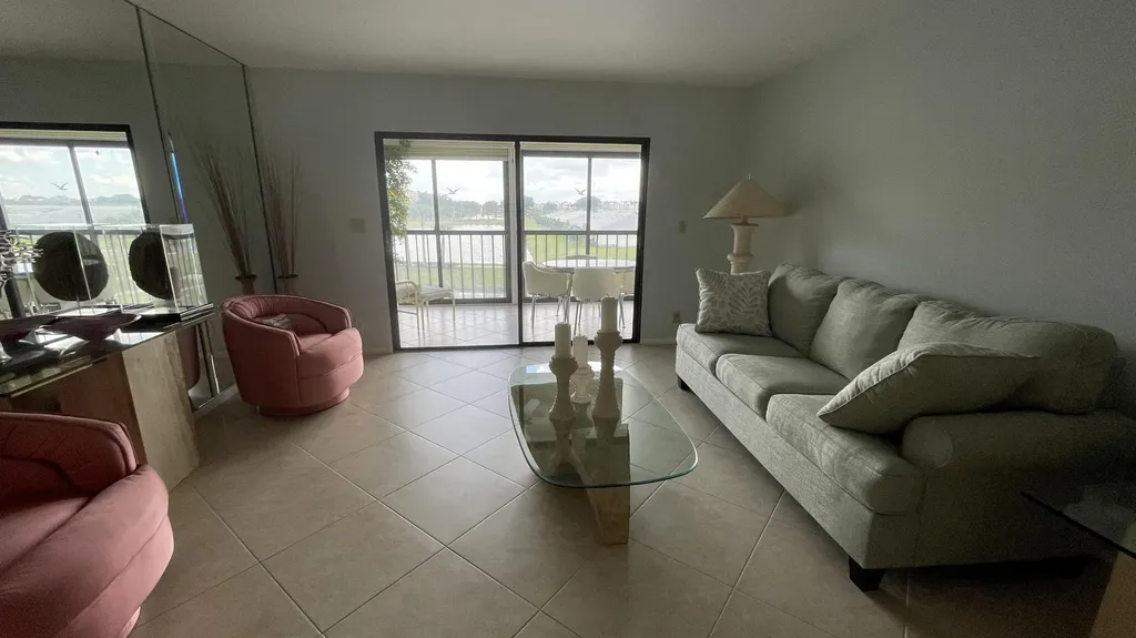 6866 Huntington Lane Delray Beach FL 33446