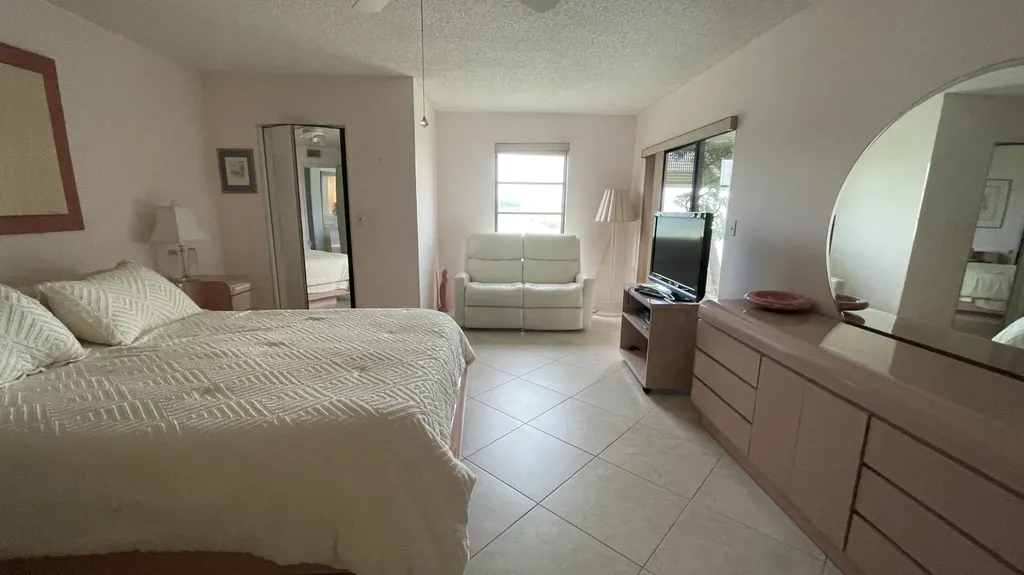 6866 Huntington Lane Delray Beach FL 33446
