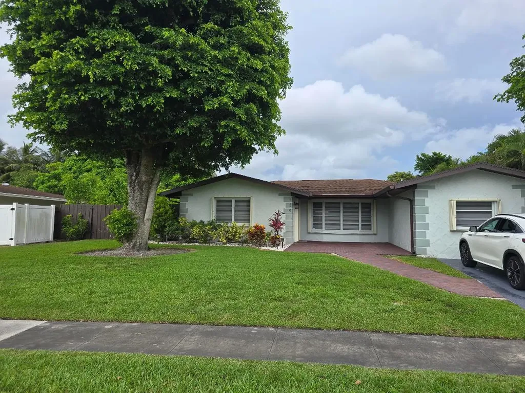 939 Hibiscus Drive Royal Palm Beach FL 33411