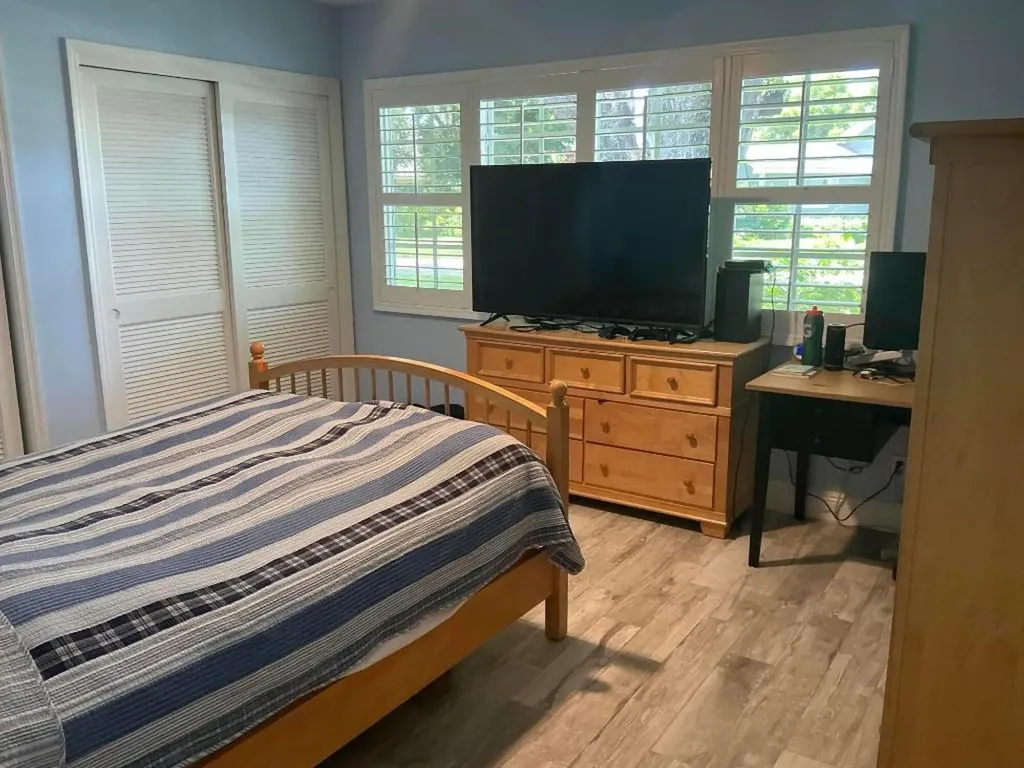 18 Holly Drive Boynton Beach FL 33436