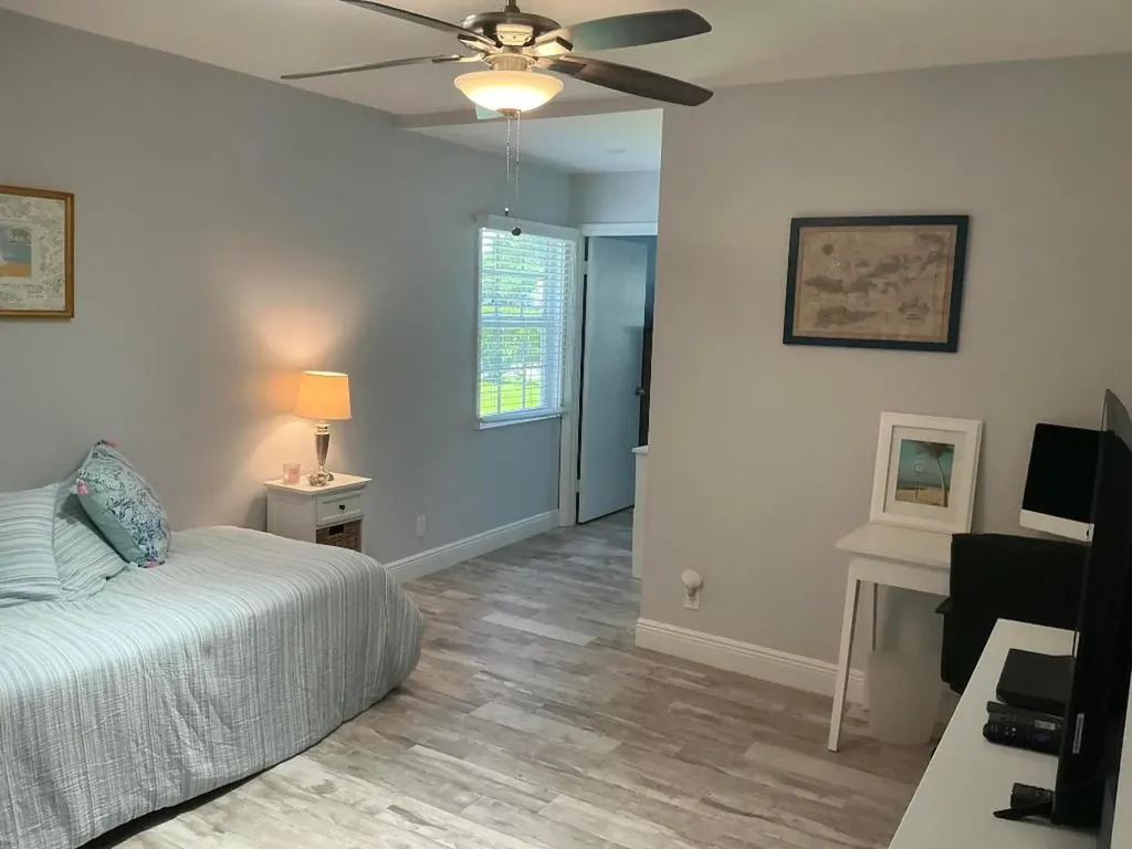 18 Holly Drive Boynton Beach FL 33436