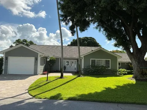 18 Holly Drive Boynton Beach FL 33436