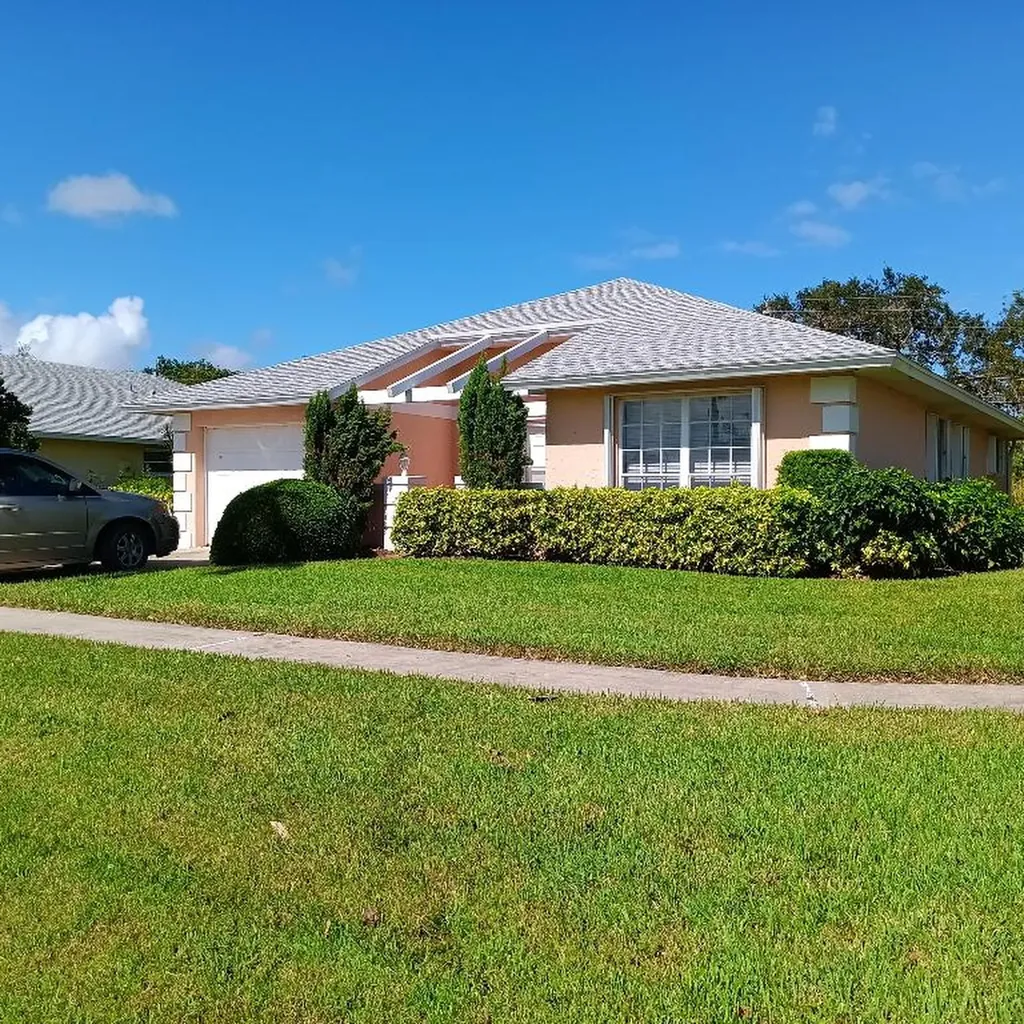 210 N Grove Isle Circle Vero Beach FL 32962