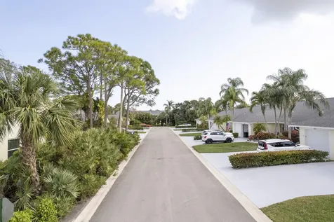 8187 SE Fox Hill Place Hobe Sound FL 33455