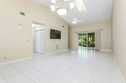 8187 SE Fox Hill Place Hobe Sound FL 33455