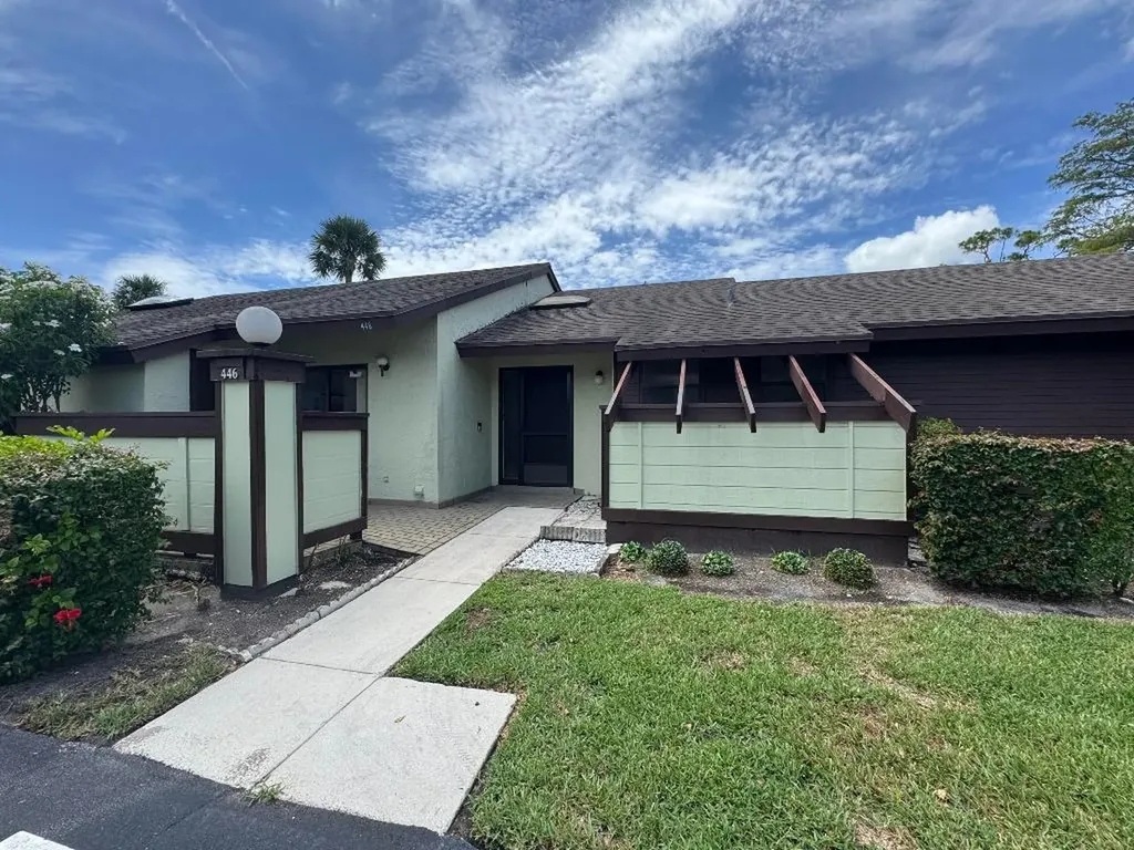 446 Knollwood Court Royal Palm Beach FL 33411