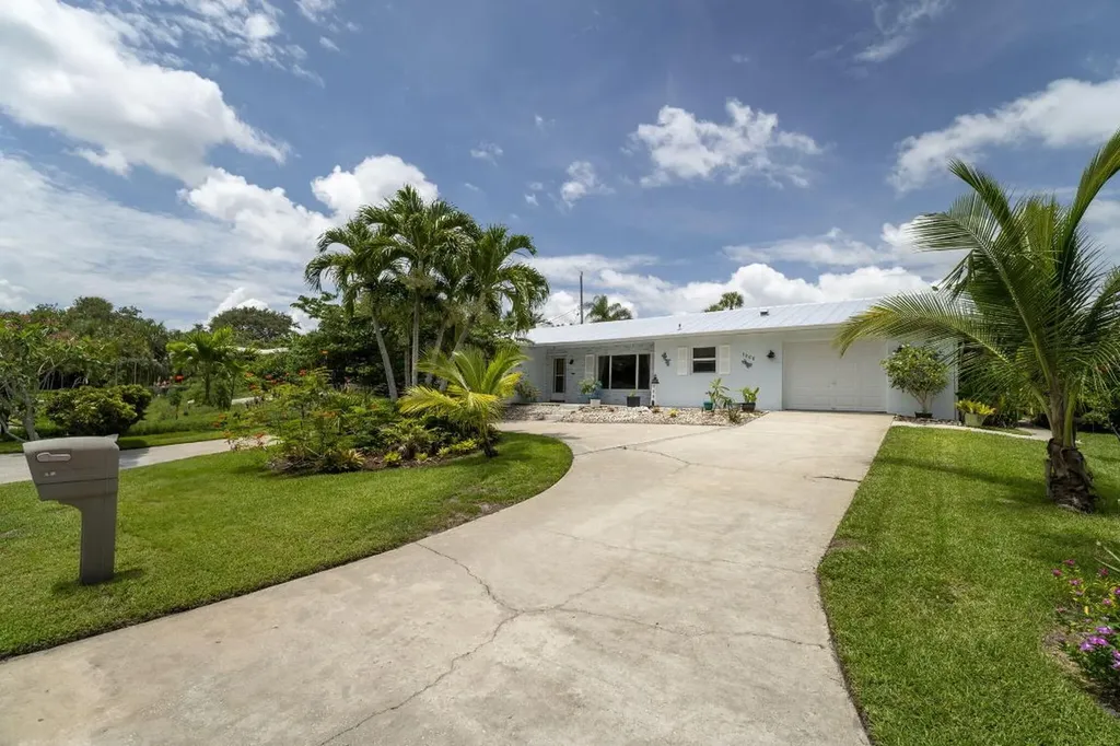 1906 NE Media Avenue Jensen Beach FL 34957
