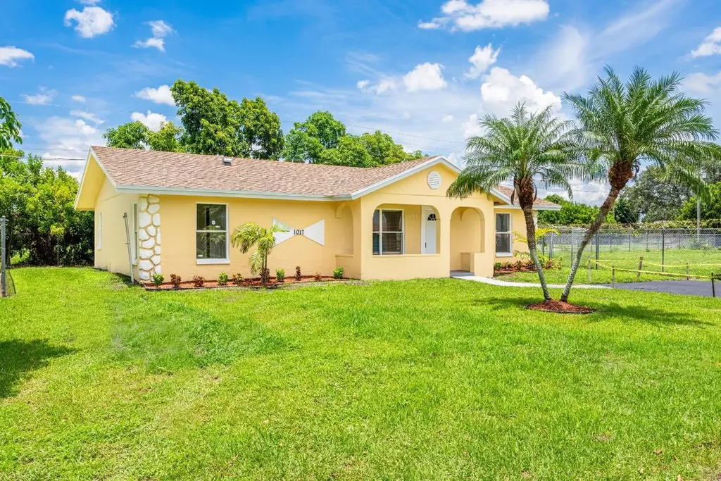 1017 SW Avenue I Belle Glade FL 33430