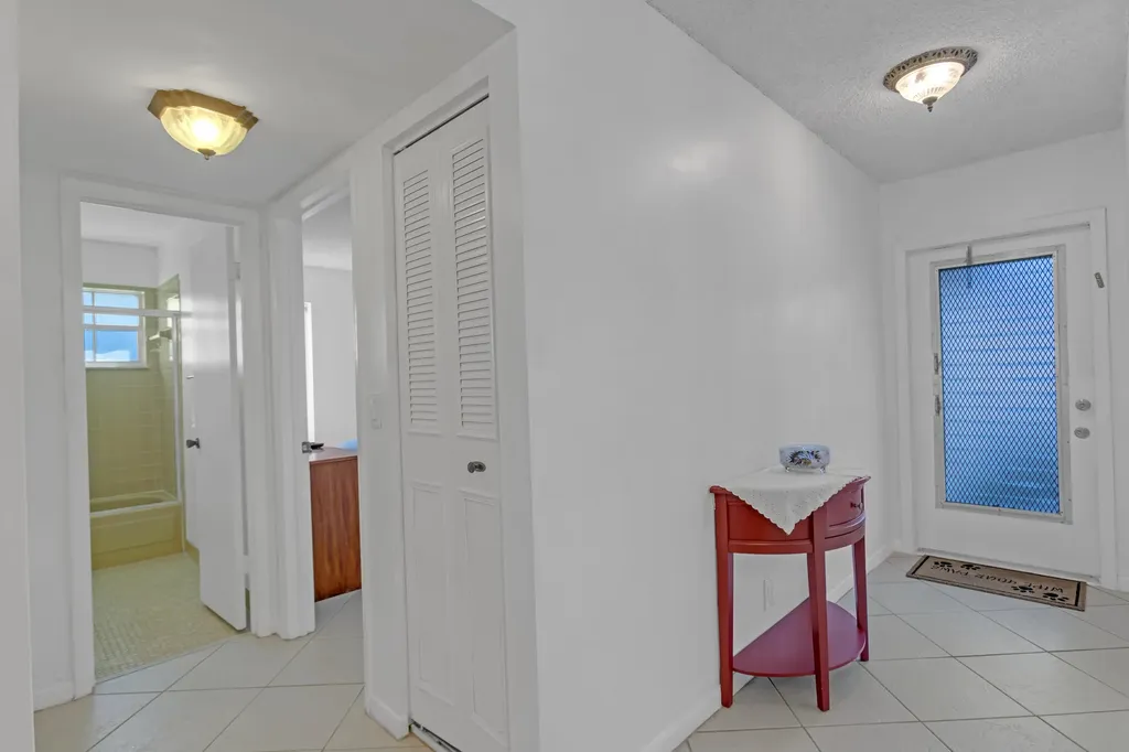 857 Worcester B Lane Lake Worth FL 33467