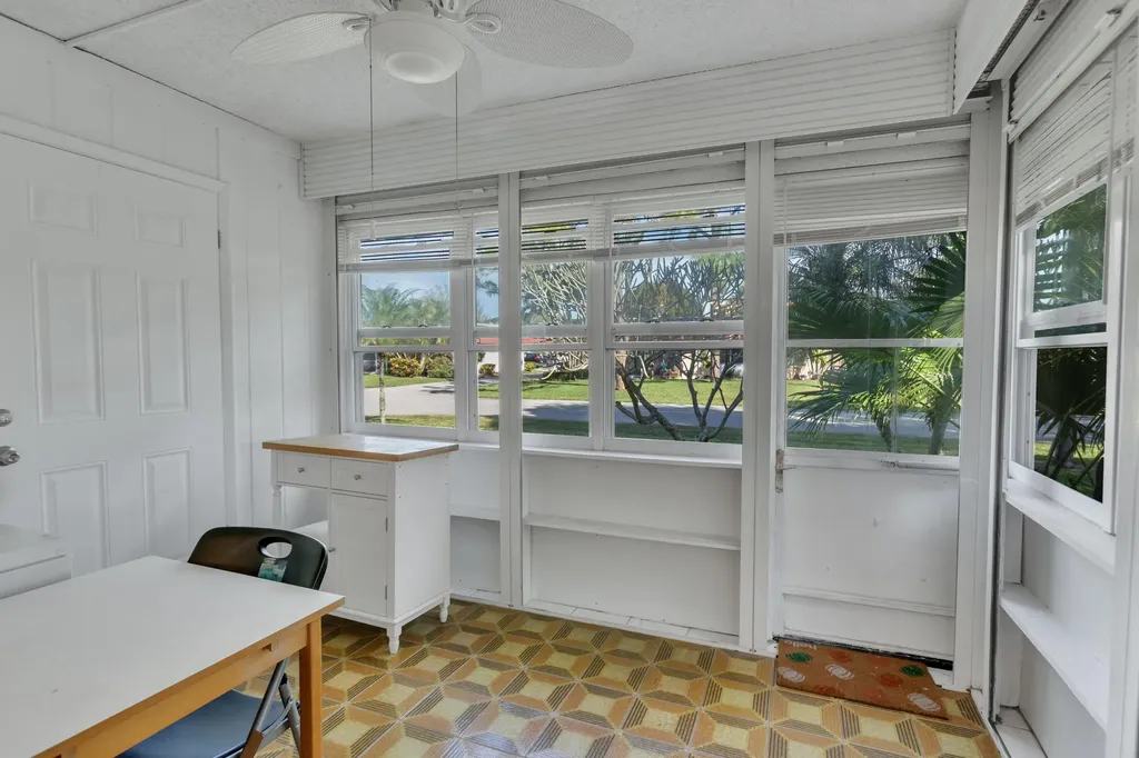 857 Worcester B Lane Lake Worth FL 33467