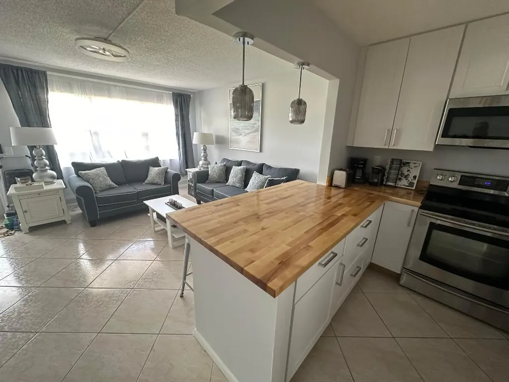 3 Berkshire A West Palm Beach FL 33417