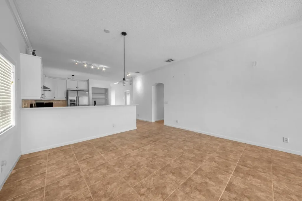 212 Kensington Way Royal Palm Beach FL 33414