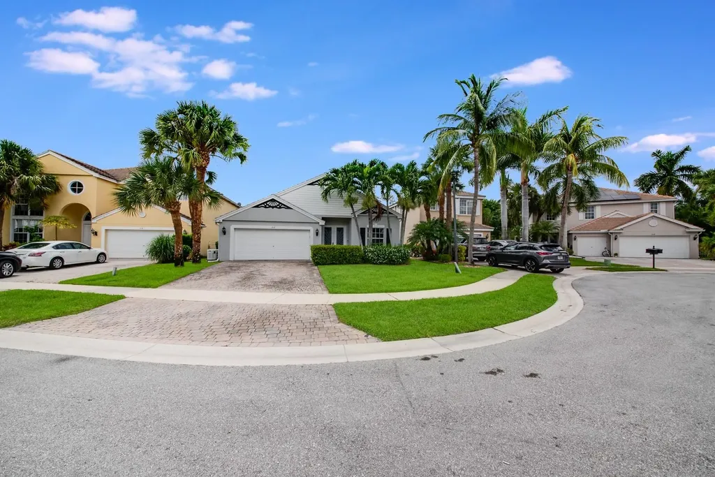 212 Kensington Way Royal Palm Beach FL 33414
