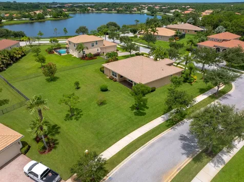 7422 SE Belle Maison Drive Stuart FL 34997