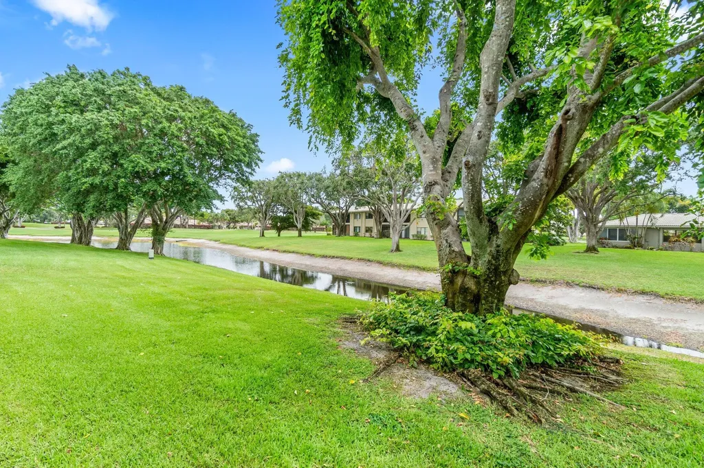 31 Stratford Lane Boynton Beach FL 33436