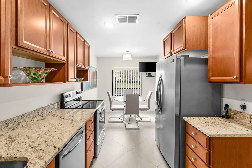 31 Stratford Lane Boynton Beach FL 33436