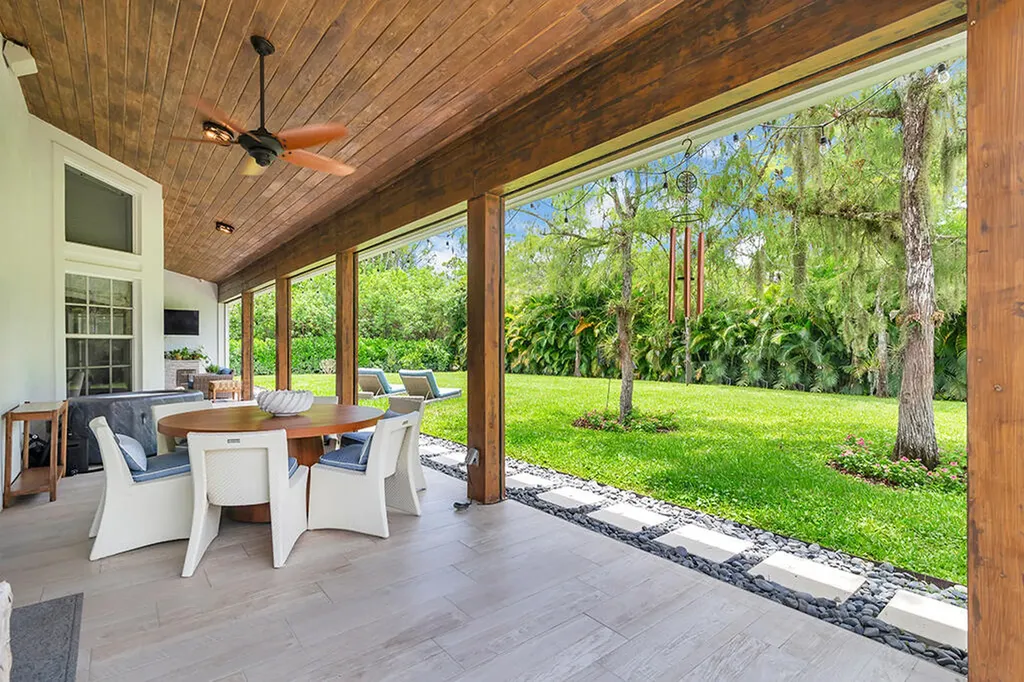 8852 154 Court N Palm Beach Gardens FL 33418