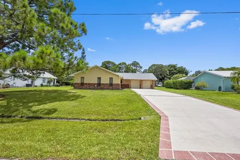2586 SE Jason Avenue Port St Lucie FL 34952