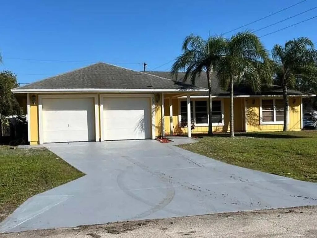 2351 SE Maize Street Port St Lucie FL 34952