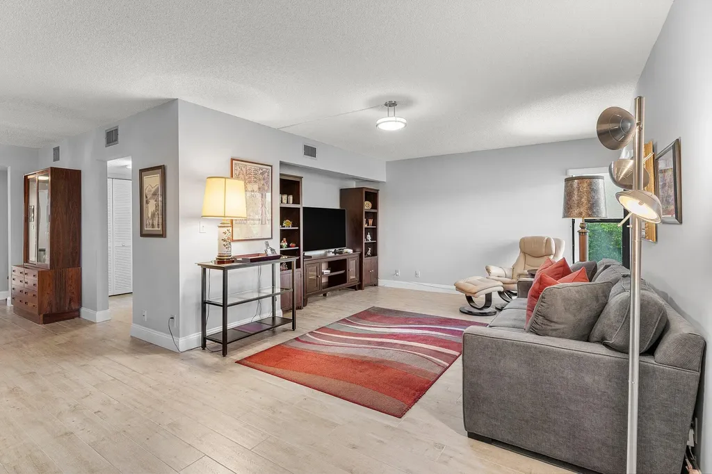 5106 Oak Hill Lane Delray Beach FL 33484