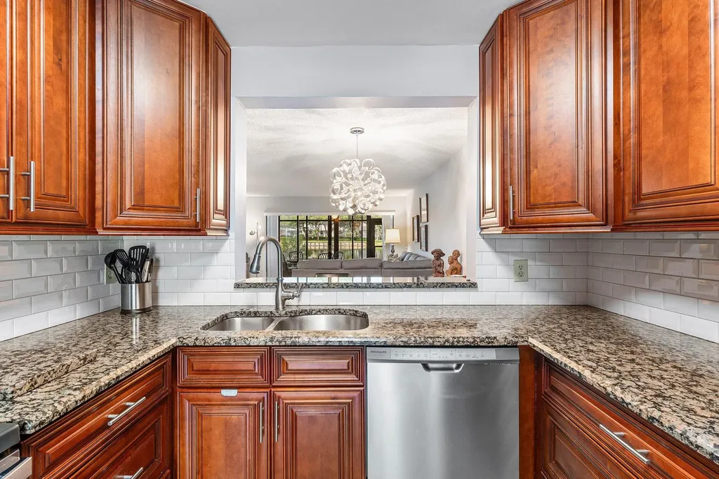 5106 Oak Hill Lane Delray Beach FL 33484