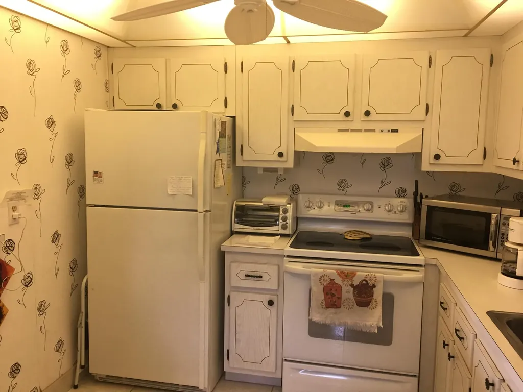 99 Saxony C Delray Beach FL 33446