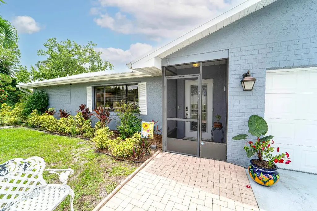 392 SW Molloy Street Port St Lucie FL 34984