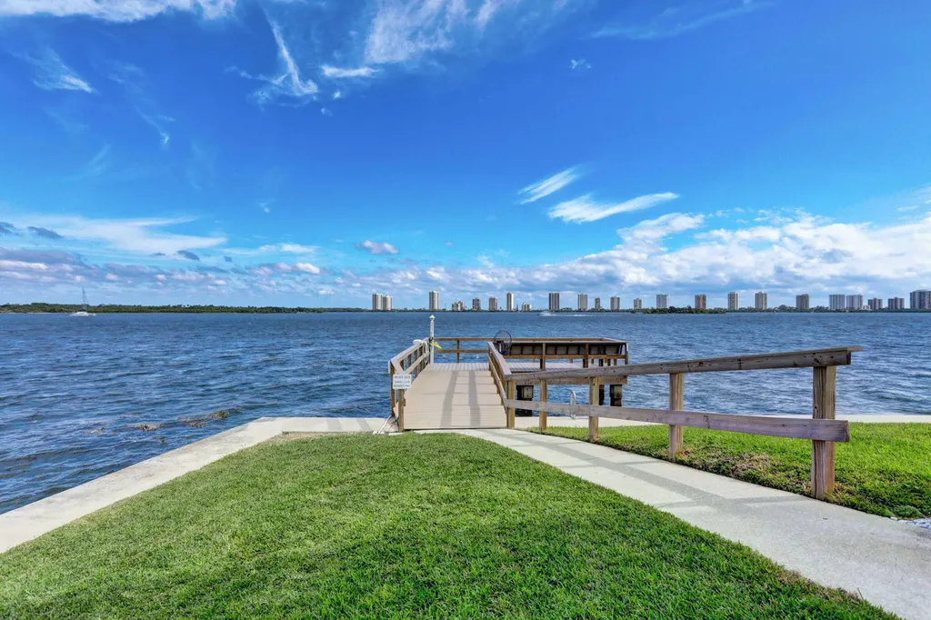 100 Shore Court North Palm Beach FL 33408