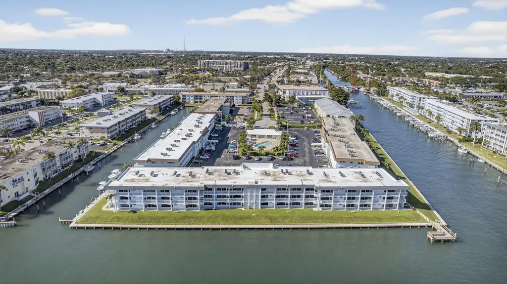 100 Shore Court North Palm Beach FL 33408
