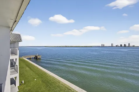 100 Shore Court North Palm Beach FL 33408