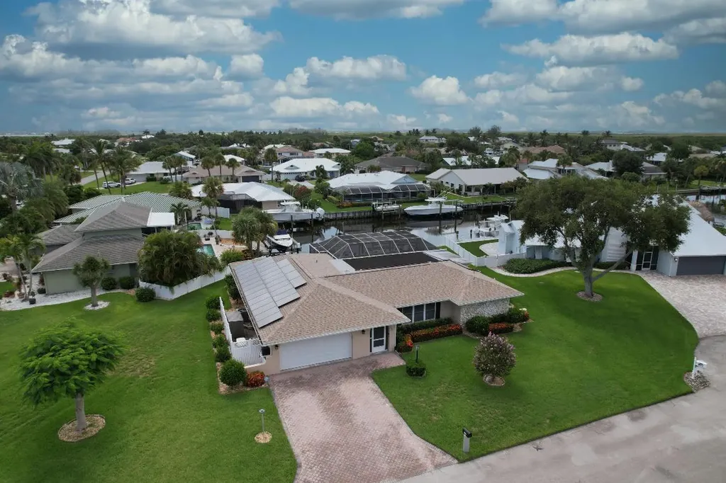 121 Queen Ann Court Hutchinson Island FL 34949