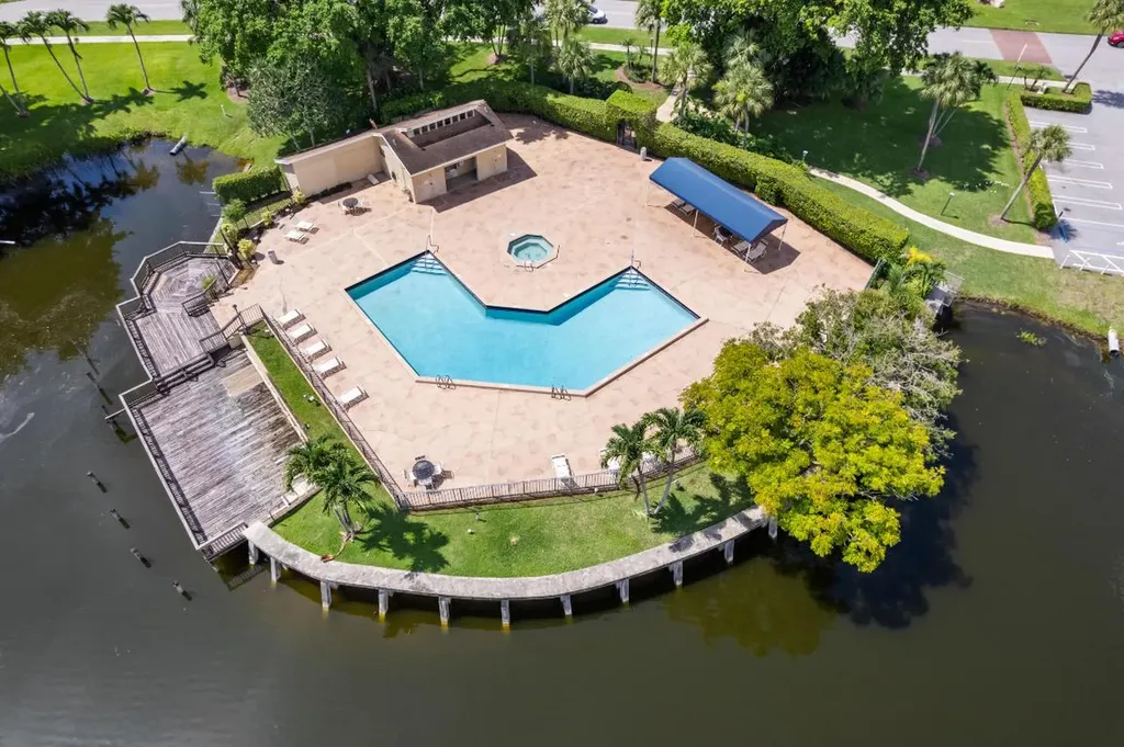 2021 NW 15th Place Delray Beach FL 33445