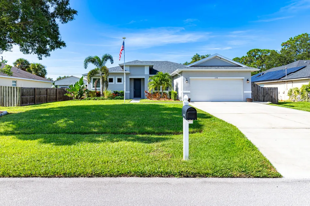 1058 SW Dartmouth Avenue Port St Lucie FL 34953