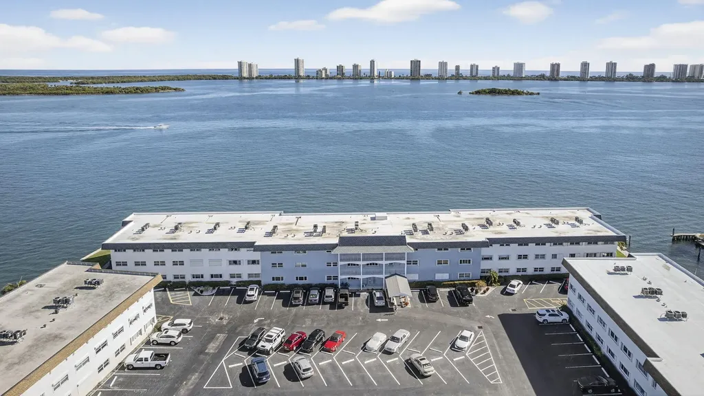 100 Shore Court North Palm Beach FL 33408