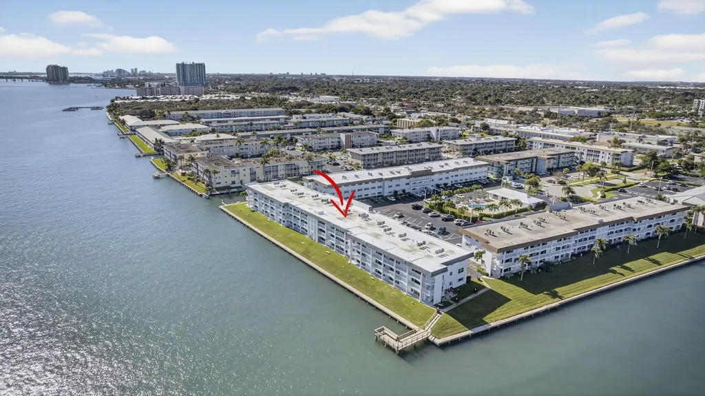 100 Shore Court North Palm Beach FL 33408