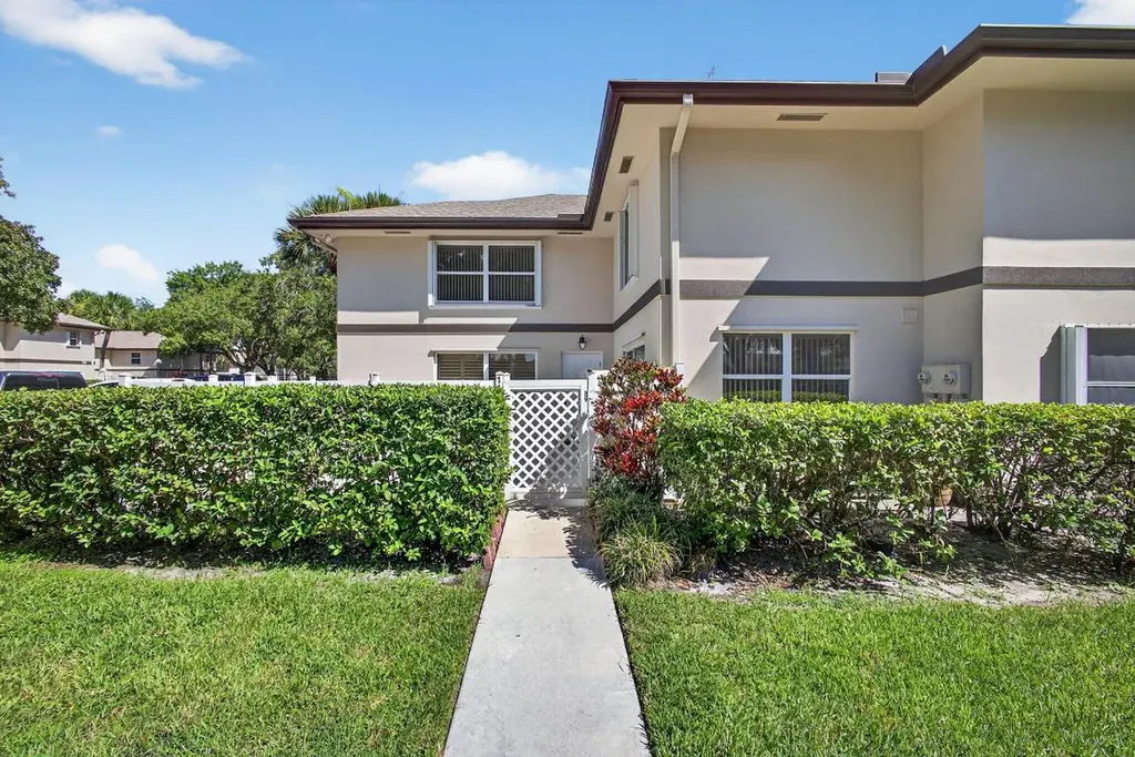 11 Amherst Court Royal Palm Beach FL 33411