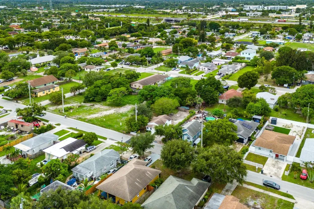 114 NW 10th Avenue Delray Beach FL 33444