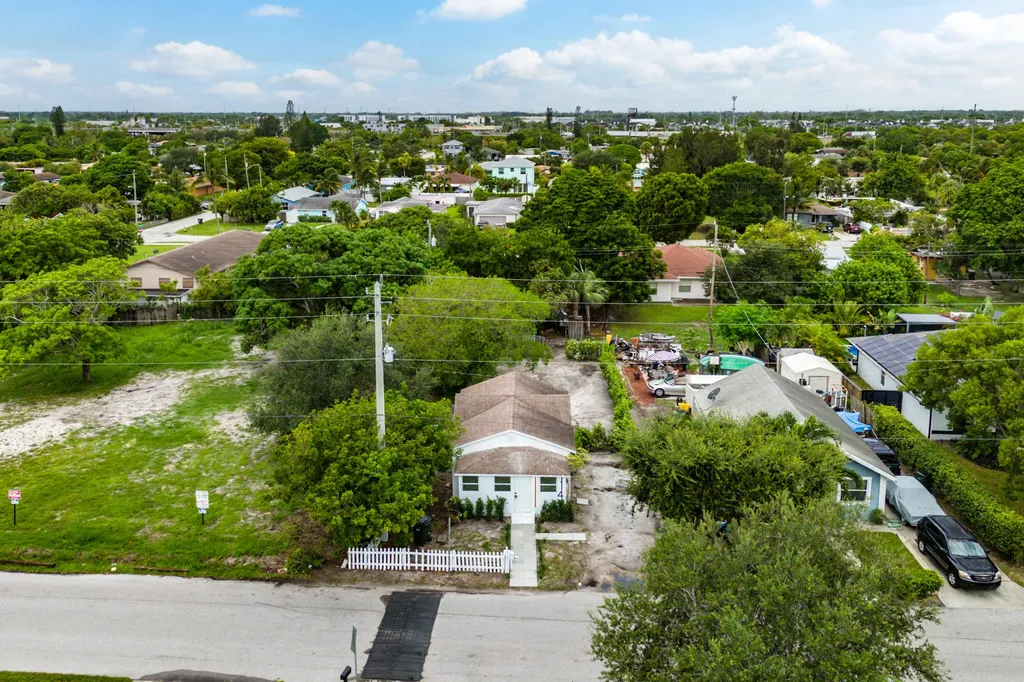 114 NW 10th Avenue Delray Beach FL 33444