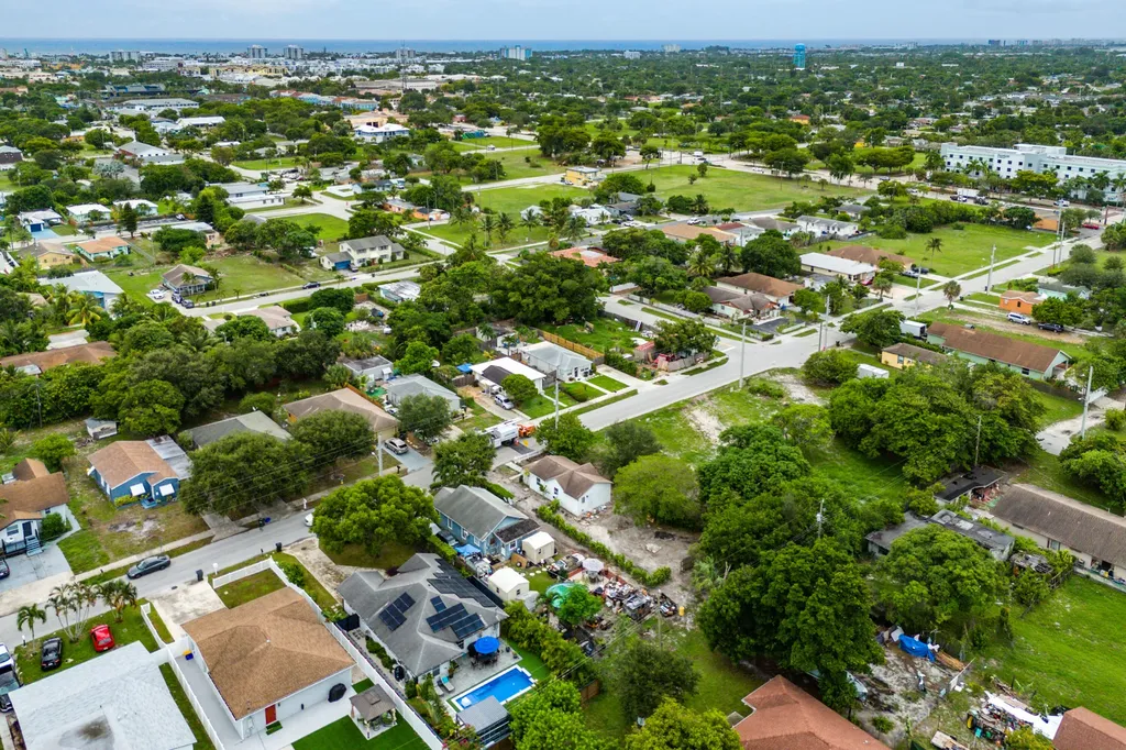 114 NW 10th Avenue Delray Beach FL 33444
